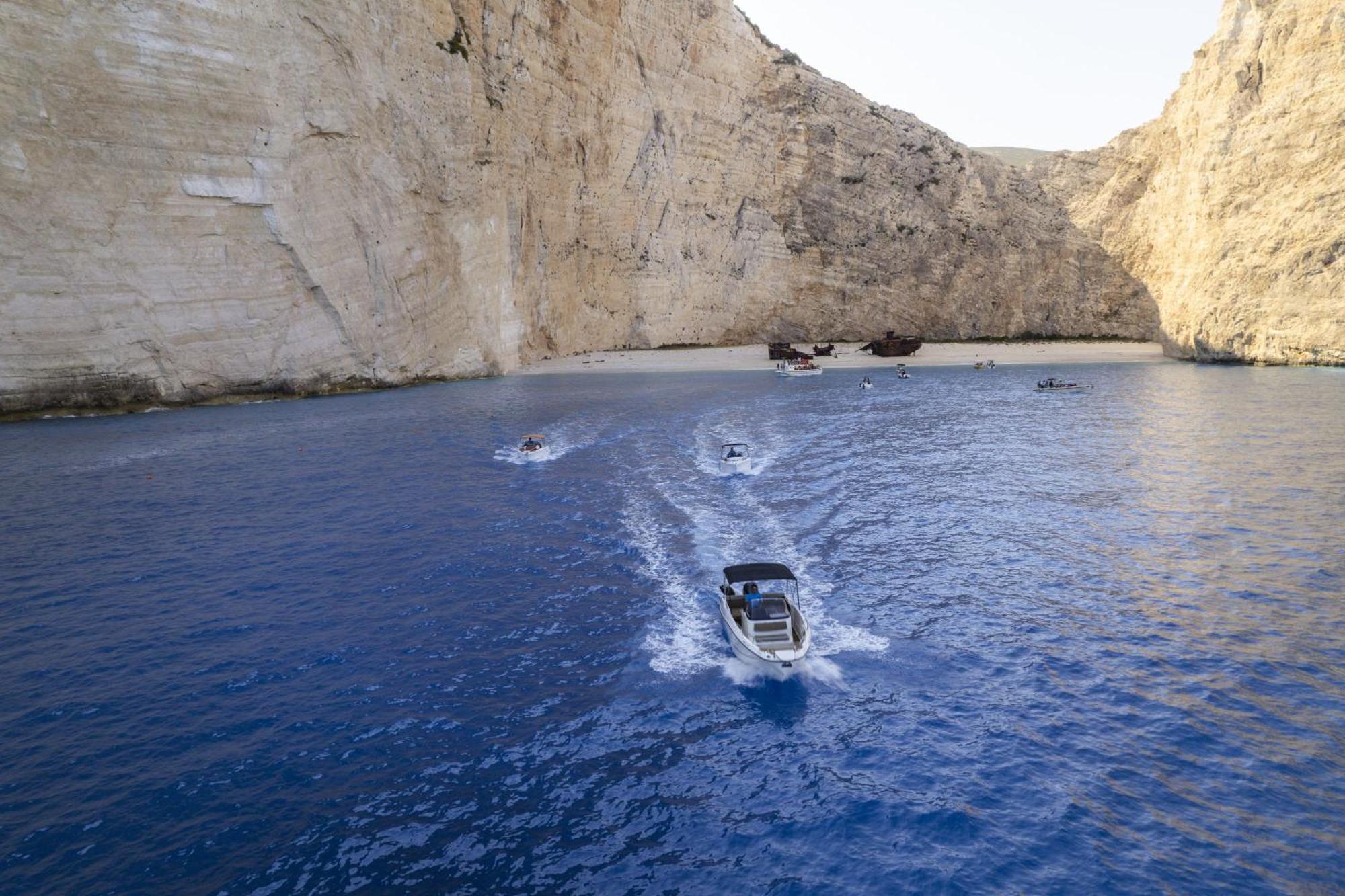 The Sall Suites Complex B - Iconic Sea Views, By Zantewize Agios Nikolaos  Luaran gambar